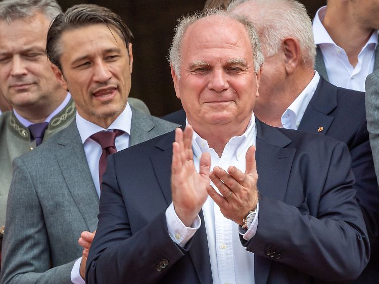 Bislang stellt sich Noch-Präsident Uli Hoeneß immer schützend vor Kovac, seinen Coach. Jetzt geht Hoeneß bald.
