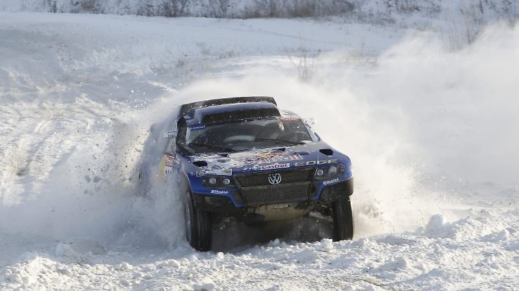 Kann es auch auf Schnee: Bei der Dakar ist der Race Touraeg in der Schneewüste unterwegs. Aber auch in der weißen Wüste zeigt das Auto, was es kann.