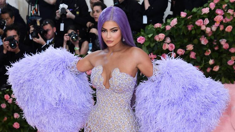 Kylie Jenner fühlte sich in dem Outfit sichtlich wohler als ihre Tochter.