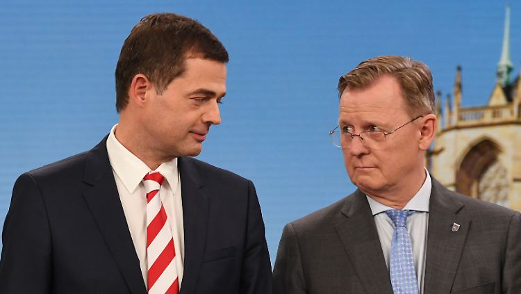 CDU-Fraktionschef Mike Mohring (l.) kann sich eine punktuelle Unterstützung der Minderheitsregierung von Bodo Ramelow vorstellen. Nicht jeder in seiner Partei findet das gut.