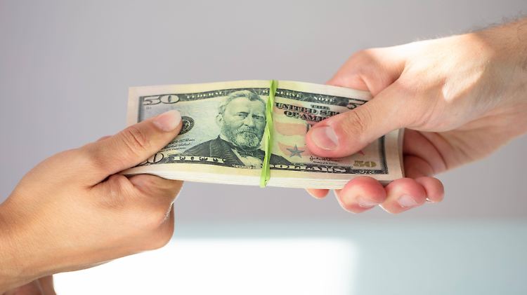 Mehrere Hundert US-Dollar soll der Ex-Botschaftsmitarbeiter pro Fall kassiert haben.