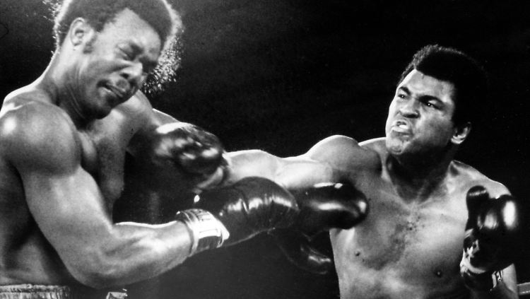 Im "Rumble in the Jungle" liefern sich Ali (r.) und Foreman einen der legendärsten Boxkämpfe aller Zeiten.