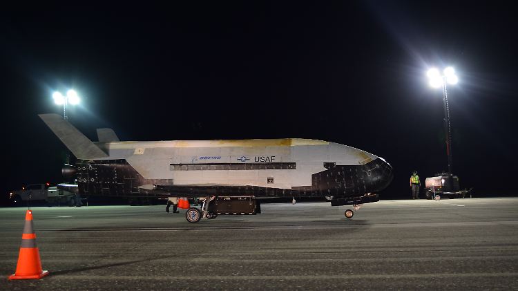 Verblüffende Ähnlichkeit: Die X-37B sieht aus wie ein Mini-Space-Shuttle.