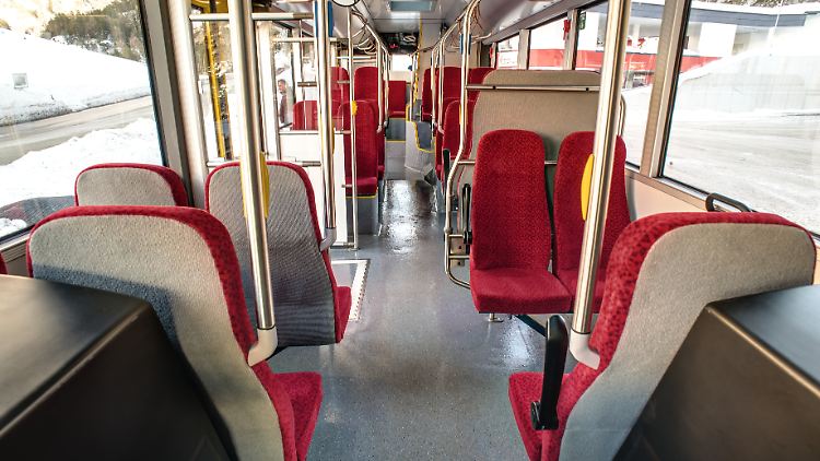 In einem Shuttlebus in Alicante hat sich ein Paar geprügelt, bis die Passagiere dazwischen gehen konnten (Symbolbild).