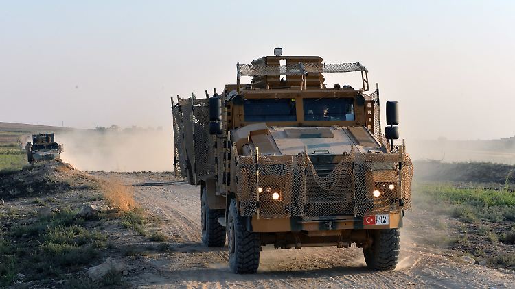 Die Türkei unterstützt seit Jahren die syrischen Rebellen im Kampf gegen Machthaber Baschar al-Assad. Nun gibt es erstmals Gefechte zwischen beiden Seiten.