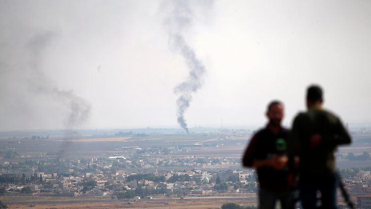 Die Türkei hatte am 9. Oktober eine Offensive gegen die YPG in Nordsyrien begonnen, die sie wegen ihrer engen Verbindungen zu den PKK-Rebellen in der Türkei als Bedrohung sieht. 