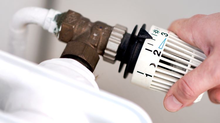 Wer sich rund 20 Grad Raumtemperatur wünscht, sollte nach Empfehlung der Experten an mechanischen Thermostaten die Stufe drei wählen.