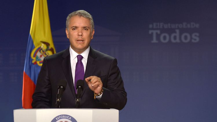 Duque will eine 2500 Mann starke Schnelleinsatztruppe in das Gebiet des Massakers schicken.