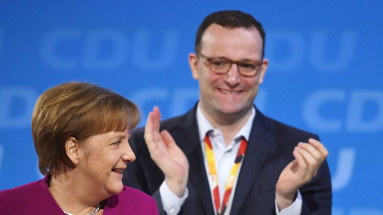 Die Kanzlerin und ihr Gesundheitsminister: Jens Spahn schließt sich der Kritik an Angela Merkel nicht an.
