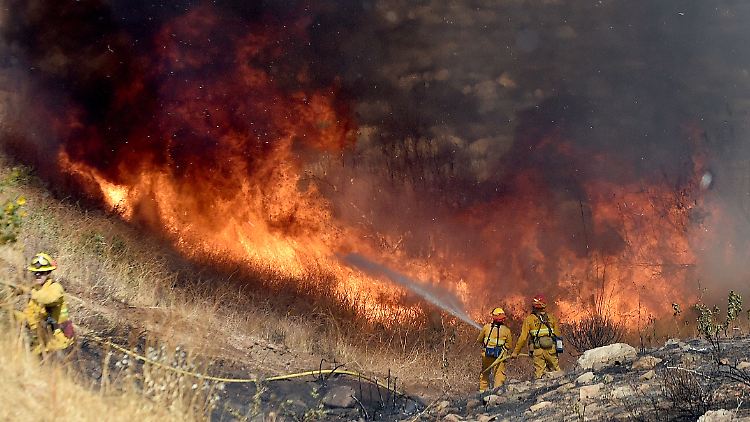 Kein Regen stoppt die verheerenden Feuer.