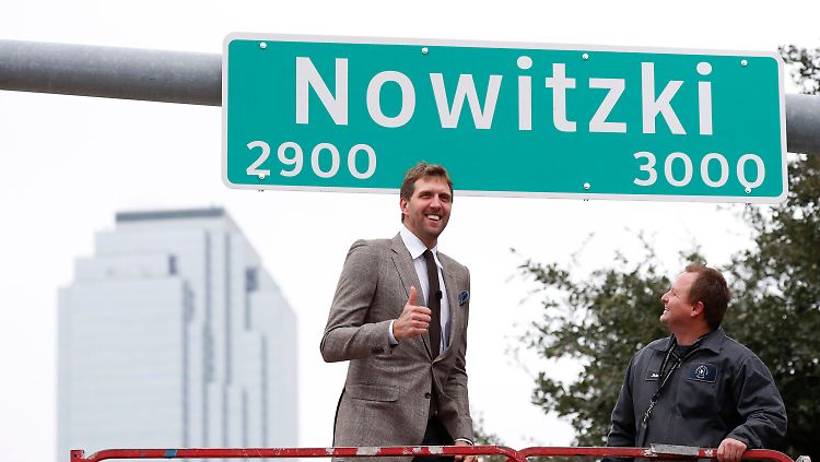 Selbst eine Straße wurde in Dallas nun nach Dirk Nowitzki benannt.