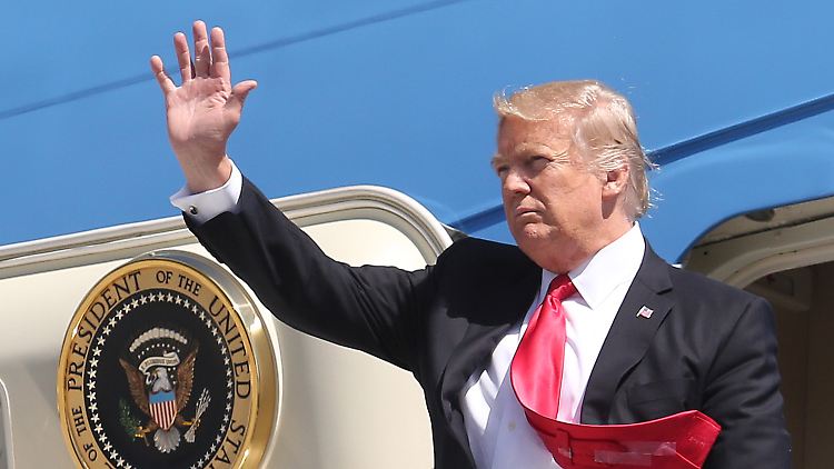Trump zieht nach Florida - und könnte künftig noch öfter vom Palm Beach International Airport in West Palm Beach grüßen.