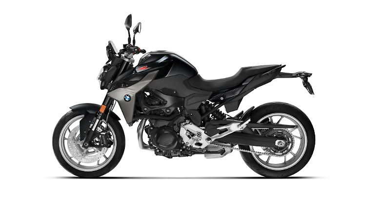 Befeuert wird die F 900 R von einem neu entwickelten Zweizylnder, der 105 PS leistet und ein maximales Drehmoment von 92 Newtonmeter zur Verfügung stellt.