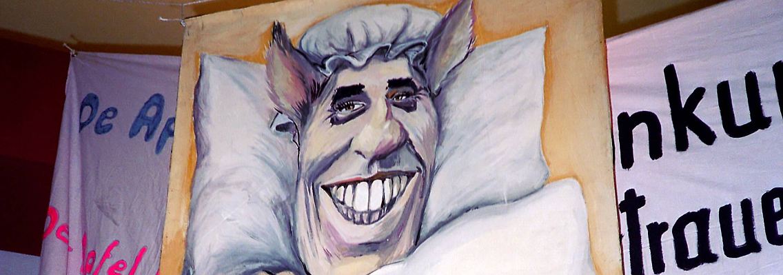 Egon Krenz als Wolf bei Rotkäppchen.