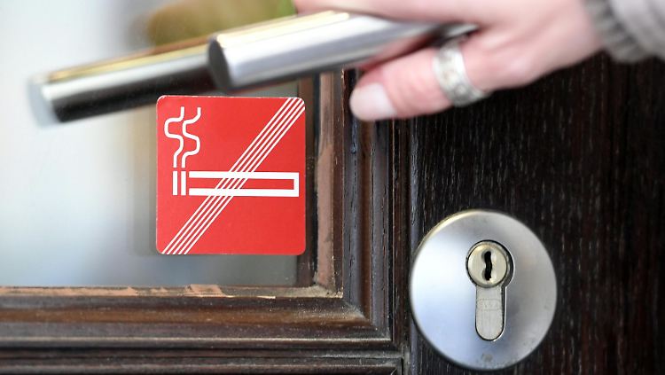 Bisher waren im Nachbarland noch viele Gaststätten vom Rauchverbot ausgenommen.