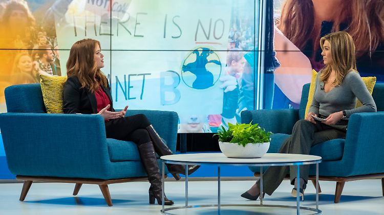 Jennifer Aniston (r.) fungiert als "Morning Show"-Moderatorin Alex Levy.
