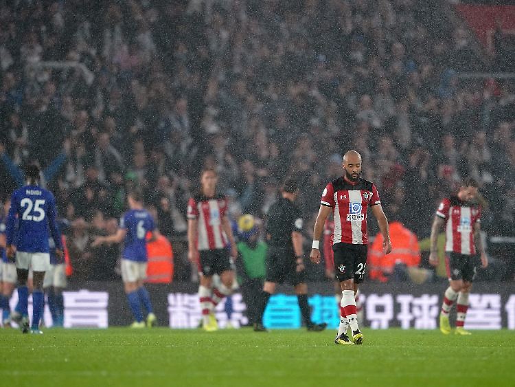 Bittere Pleite, mangelhafte Offensive: Southampton nach dem vierten von neun Gegentoren gegen Leicester.