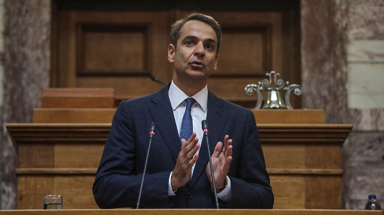 Das griechische Asylsystem ist gelähmt und muss schneller werden: Premier Mitsotakis vor dem Parlament.