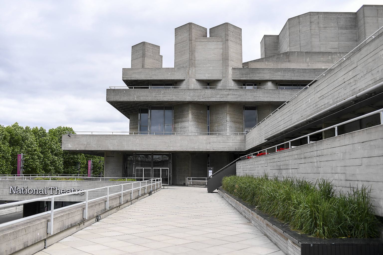Seit einiger Zeit erlebt der Brutalismus ein Comeback. Immer mehr Architekturfans begeistern sich für die klobigen Gebäude, die ab den 1950er-Jahren bis in die 70er hinein gebaut wurden. (im Bild: National Theatre, London)