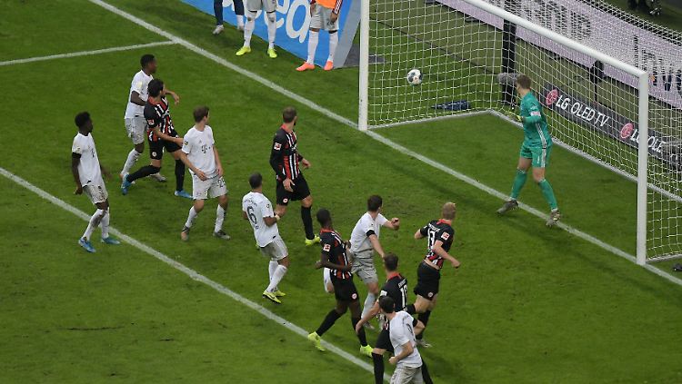 Fünfmal schlug es in Frankfurt im Kasten von Bayern-Keeper Manuel Neuer ein.