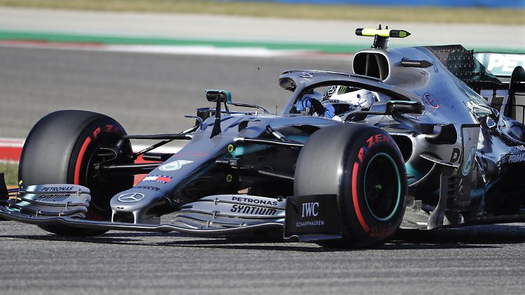 Bottas sichert sich im Mercedes die Pole.