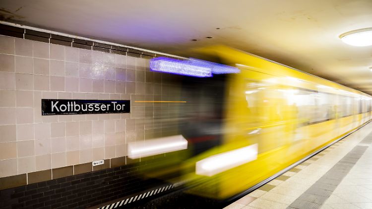 Das 30-jährige Opfer starb noch im U-Bahnhof.