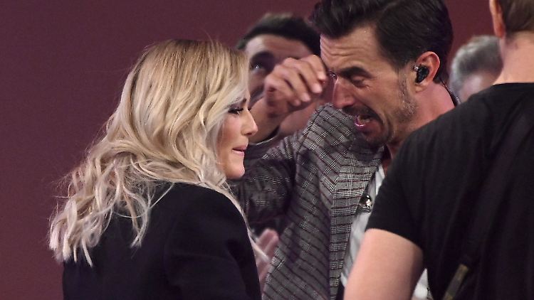 Von seinen Gefühlen übermannt: Florian Silbereisen und Helene Fischer in der Dortmunder Westfalenhalle.