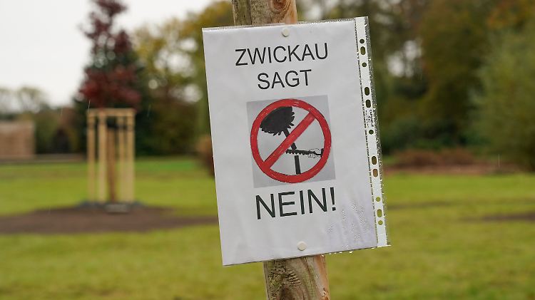 Anfang Oktober wurde ein Gedenkbaum für Enver Simsek, das erste NSU-Opfer, von Unbekannten abgesägt. 
