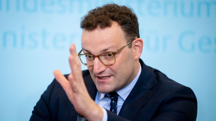"Diese angebliche Therapie macht krank und nicht gesund", sagte Spahn.