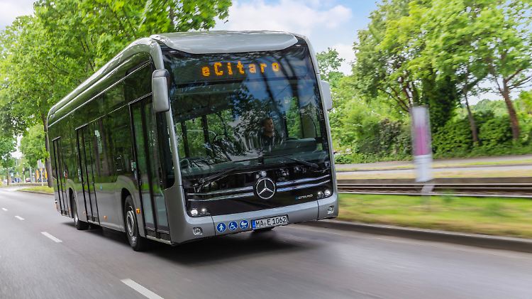 Der Mercedes eCitaro könnte in Zukunft mit Batterie und Brennstoffzelle zur emissionsfreien Personenbeförderung beitragen.