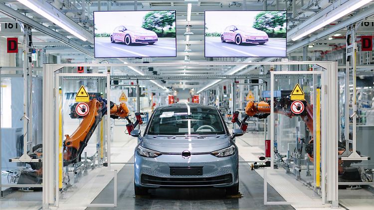 Volkswagen setzt große Hoffnungen in das neue Modell ID.3 - auch die anderen deutschen Hersteller fahren eine E-Auto-Modelloffensive.