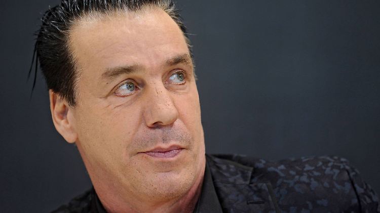 Was ihn mit Pornostar Charlotte Sartre genau verbindet, wissen wir nicht: Till Lindemann.
