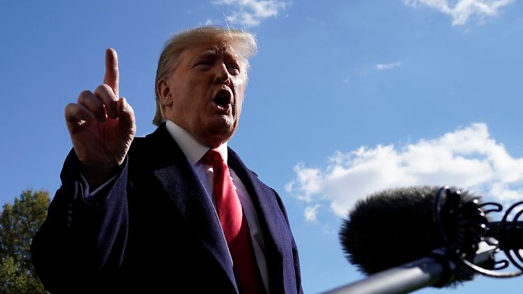 Der Hinweisgeber sei ein "großer, großer Anti-Trump-Mensch", glaubt Trump.