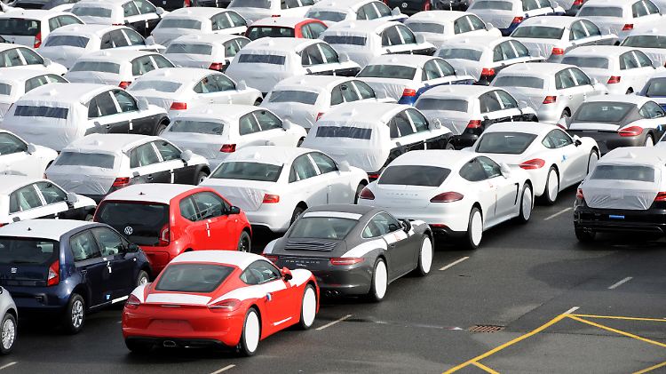 Aus den gestiegenen Neuzulassungs-Zahlen sticht vor allem Porsche hervor.