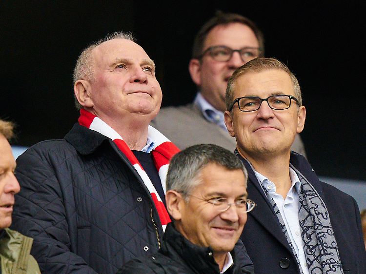 Der alte und der voraussichtliche neue: Noch-Klubpräsident Uli Hoeneß, vor ihm lächelt sein Nachfolger Herbert Hainer.