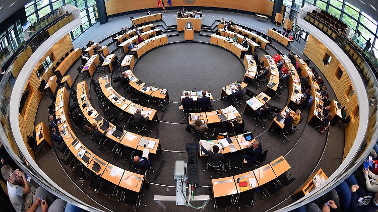 Die Mehrheitsverhältnisse im neuen Erfurter Landtag gestalten sich schwierig.