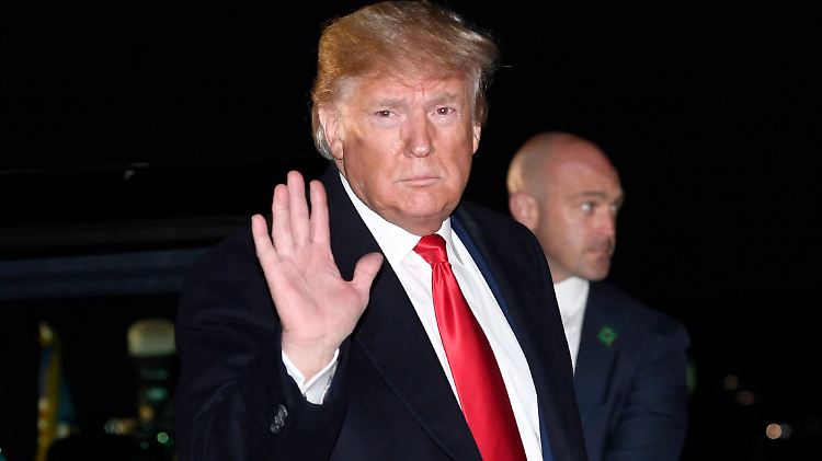 Trump grüßt am Montag bei einer Wahlkampfveranstaltung in Kentucky in die Kameras - am gleichen Tag machte er mit dem Rückzug aus dem Pariser Klimaschutzabkommen ernst. 