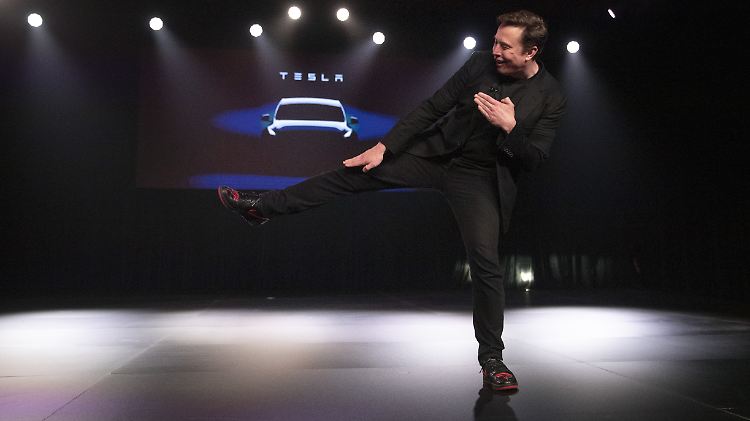 Erst der Abschied, dann die Rückkehr: Elon Musk ist wieder bei Twitter.