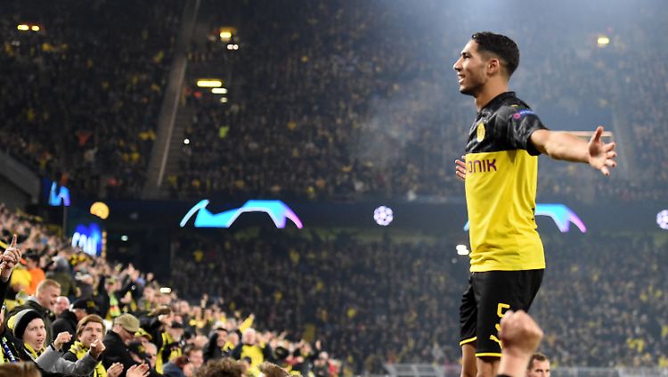 Hakimi traf erst zum 1:2-Anschluss - und ließ sich nach 3:2-Siegtor gebührend feiern.