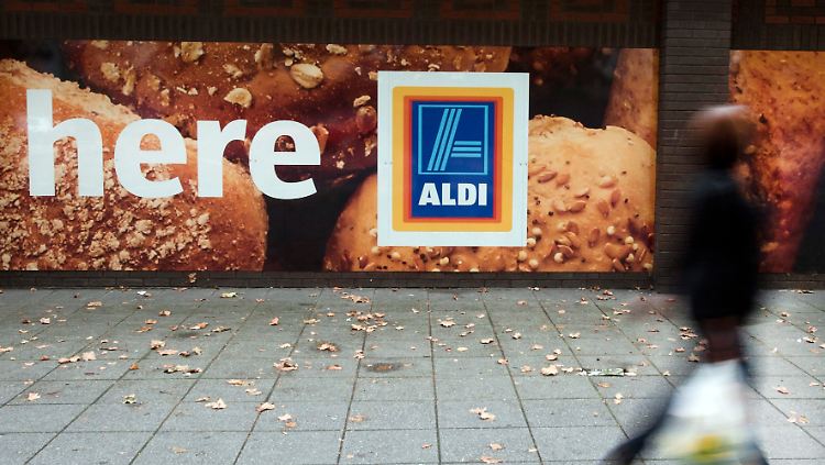 Britische Verbraucher müssen stärker auf das Pfund achten. Hier kommen die deutschen Discounter ins Spiel.