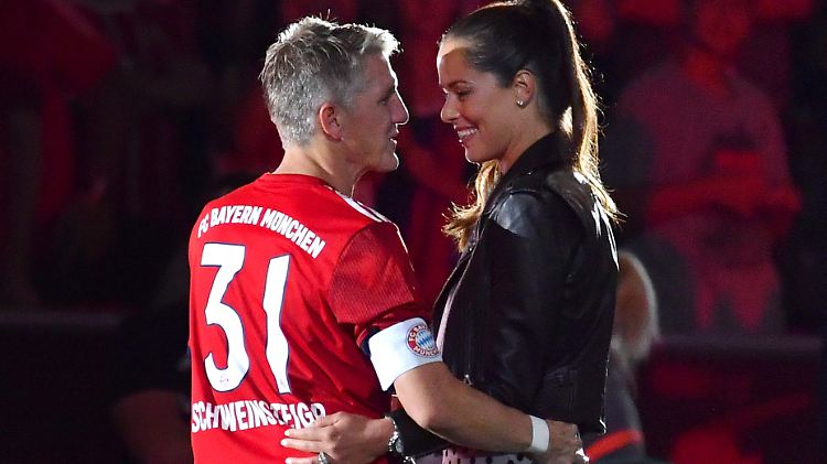 Das muss Liebe sein: Bastian Schweinsteiger und Ana Ivanovic.