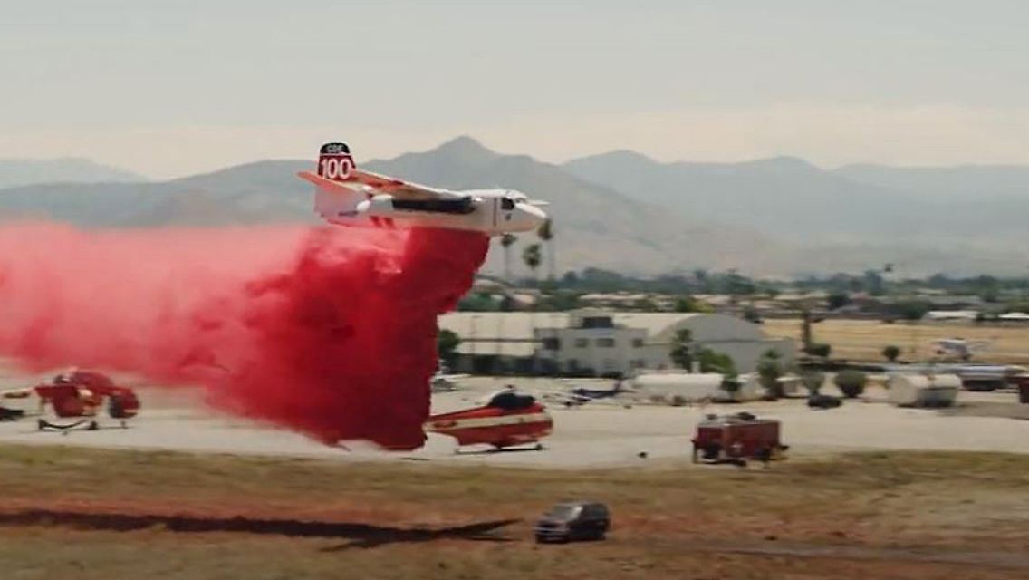 Löschflugzeug Auto 2.JPG