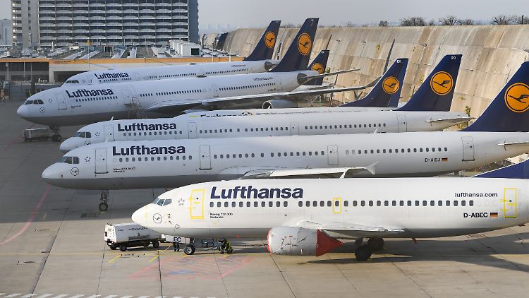 21.000 Lufthansa-Flugbegleiter fordern mehr Geld.