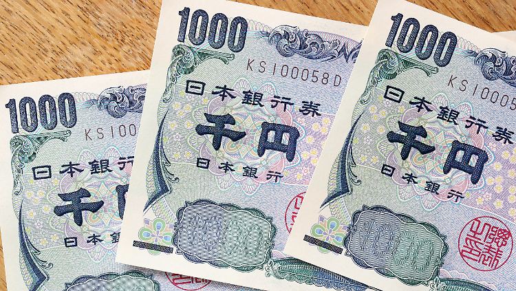 Bargeld kann man in Japan fast flächendeckend abheben.