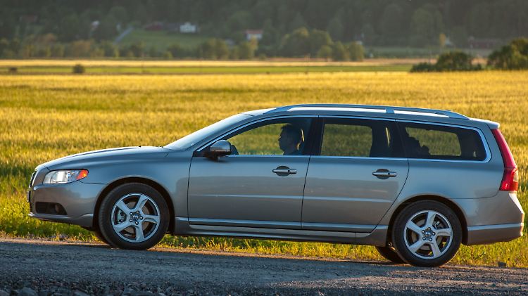 Der Volvo V70 ist ein Auto wie eine Burg: Groß, kantig – und vor allem sicher.