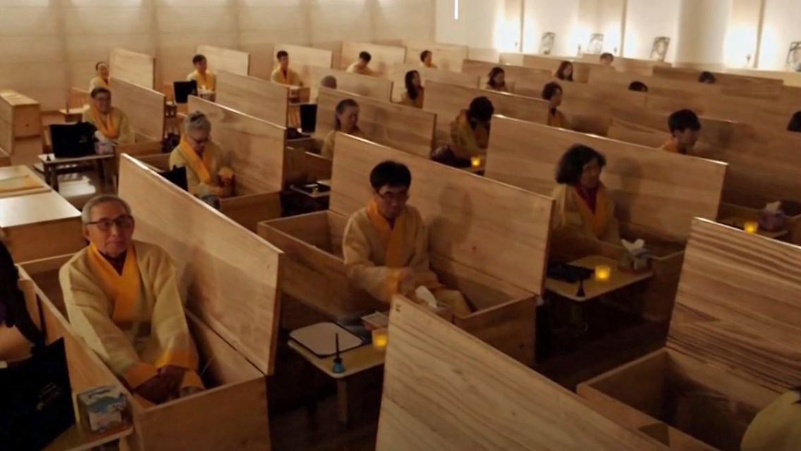 Korea freiwillig in den Sarg.JPG