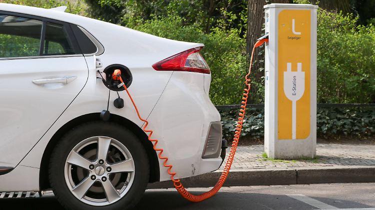 Die Bundesregierung und auch die Autohersteller versuchen einiges, um der Elektromobilität zum Durchbruch zu verhelfen.