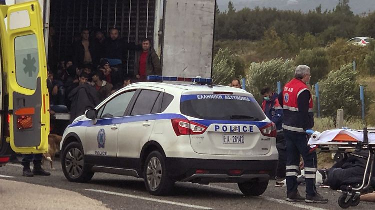 Erst zu Beginn der Woche hatte die griechische Polizei 41 Menschen lebend aus einem Kühllastwagen gerettet.