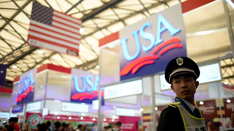 Wachmann auf einer Messe für US-Produkte in Shanghai