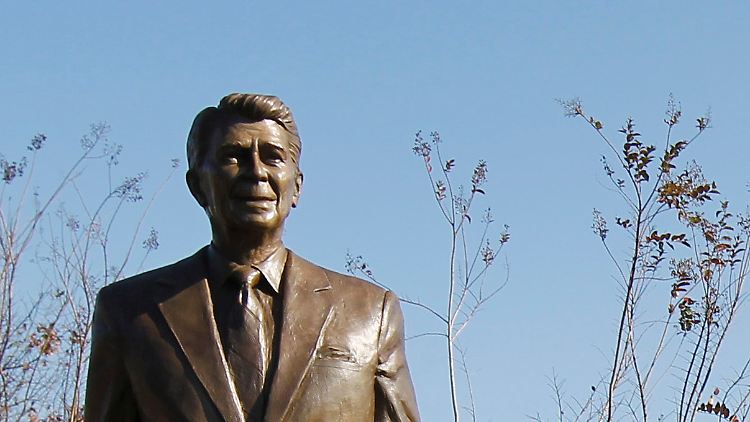 In anderen Ländern gibt es weniger Widerstand gegen Reagan-Statuen.